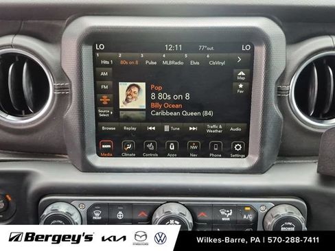 Used 2022 Jeep Wrangler Unlimited Sahara w/ Cold Weather Group AWD/4WD image 17