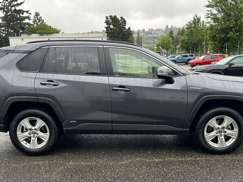 Certified 2021 Toyota RAV4 XLE w/ XLE Grade Weather Package AWD/4WD image 4
