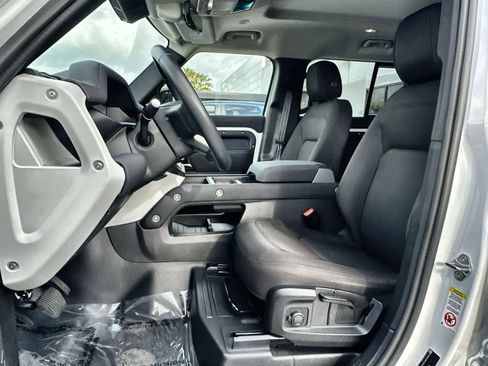 Used 2023 Land Rover Defender 110 image 3