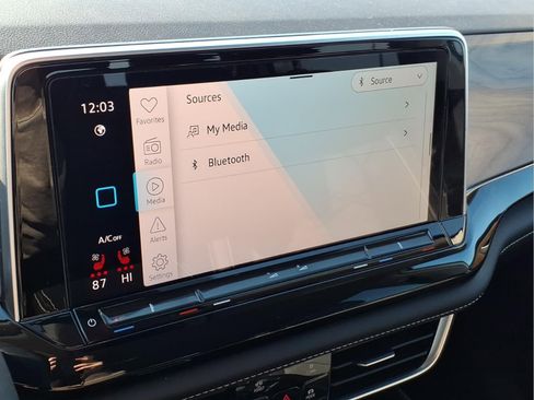 Used 2024 Volkswagen Atlas SE image 24