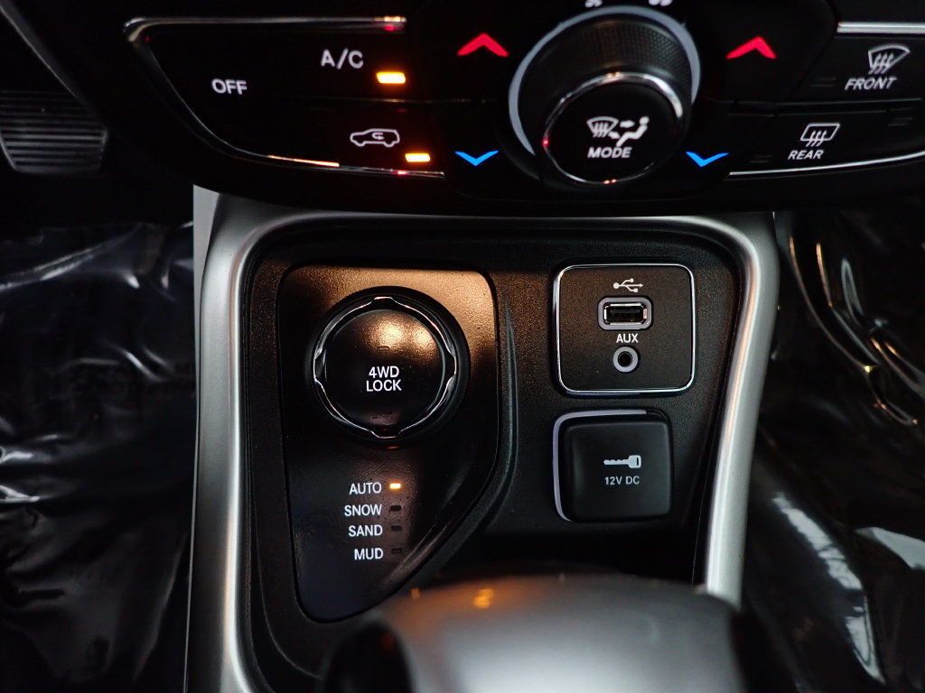 Used 2017 Jeep Compass Latitude w/ Popular Equipment Group AWD/4WD image 5