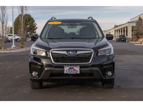 Used 2021 Subaru Forester Premium image 8