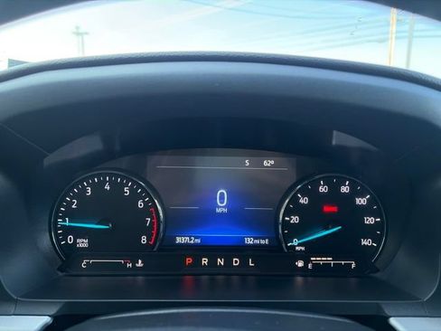 Used 2022 Ford Explorer XLT w/ Equipment Group 202A RWD image 12