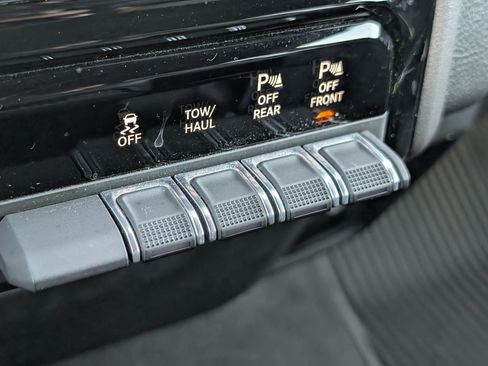 Used 2023 RAM 1500 Laramie AWD/4WD image 26