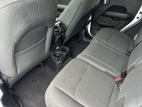 Used 2025 Jeep Wrangler Sahara image 14