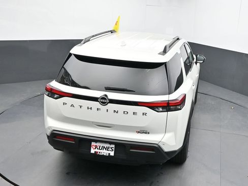 Used 2025 Nissan Pathfinder SV AWD/4WD image 43