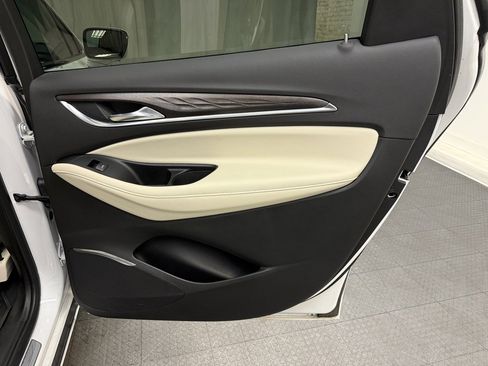 Used 2024 Buick Enclave Avenir w/ Avenir Technology Package image 21