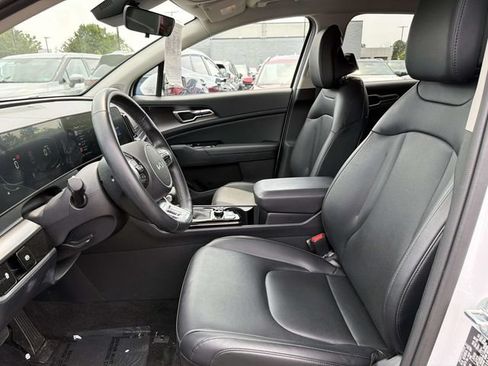 Used 2025 Kia Sportage EX FWD image 15