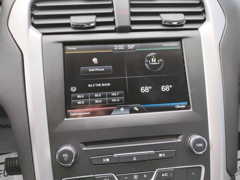 Used 2016 Ford Fusion SE image 6