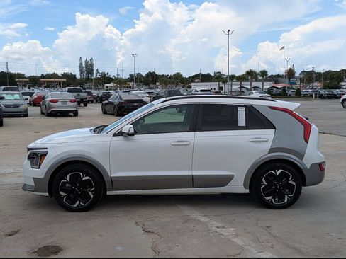 Certified 2023 Kia Niro Wave FWD image 5