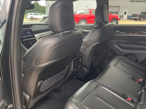 Used 2024 Jeep Grand Cherokee Limited RWD image 33