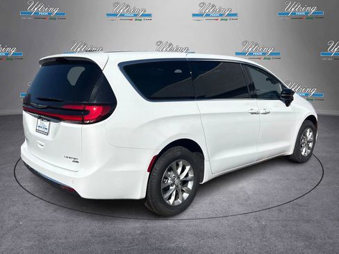 New 2026 Chrysler Pacifica Limited w/ Uconnect Theater Family Group image 3
