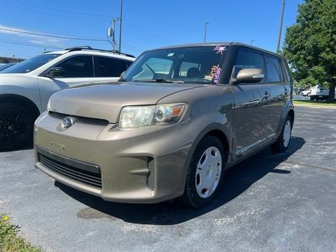 Used 2012 Scion xB FWD image 1