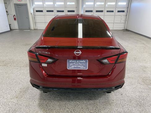 Used 2024 Nissan Altima 2.5 SR FWD image 6