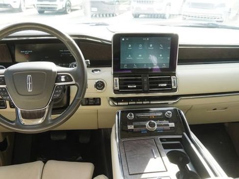 Used 2019 Lincoln Navigator L Reserve image 16