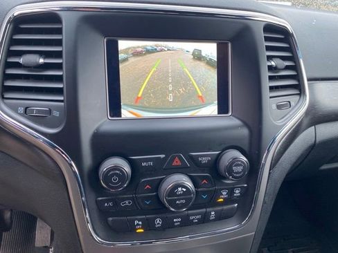 Used 2018 Jeep Grand Cherokee Laredo AWD/4WD image 20