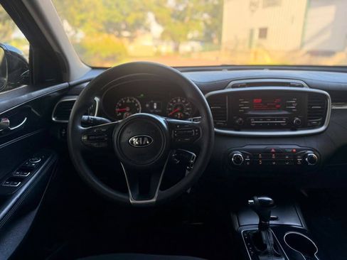 Used 2016 Kia Sorento L FWD image 13