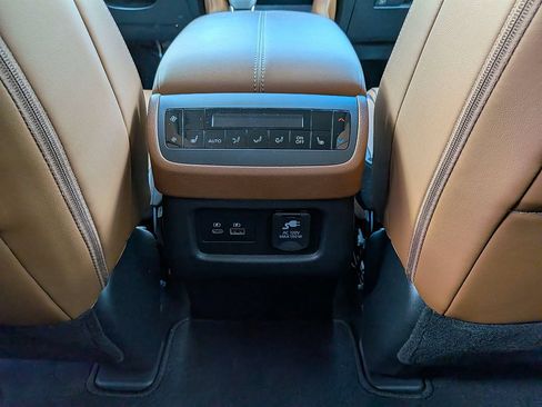 Used 2025 Nissan Pathfinder Platinum AWD/4WD image 17