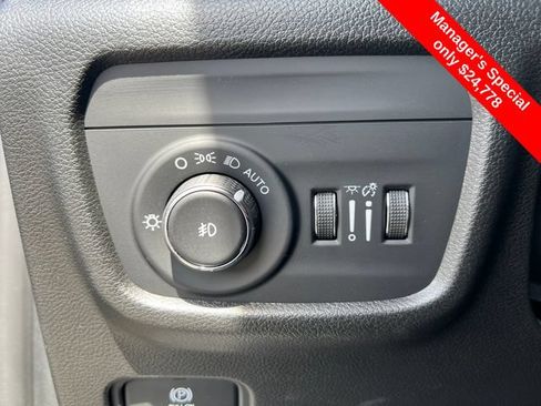 Used 2023 Jeep Grand Cherokee Limited AWD/4WD image 33