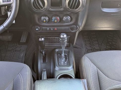 Used 2018 Jeep Wrangler Unlimited Sport AWD/4WD image 18