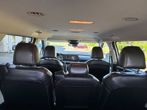 Used 2024 Kia Carnival LX FWD image 19