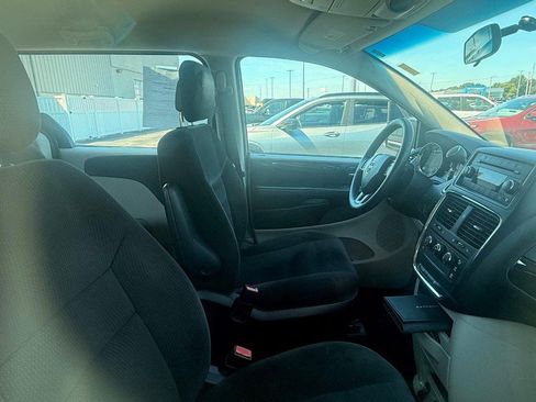 Used 2016 Dodge Grand Caravan American Value Package FWD image 7