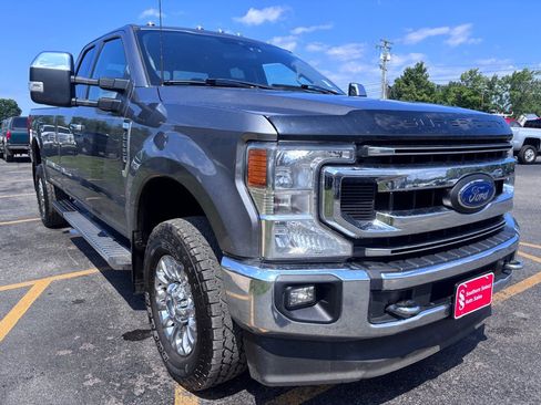 Used 2022 Ford F250 XLT w/ XLT Premium Package AWD/4WD image 4