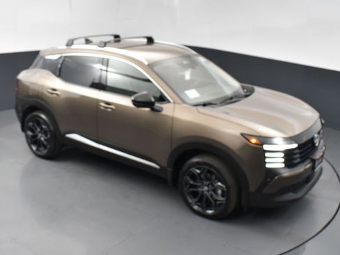 New 2026 Nissan Kicks SR w/ Illumination Package AWD/4WD image 44