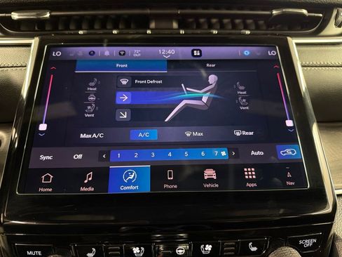 Used 2025 Jeep Grand Cherokee L Limited w/ Luxury Tech Group II AWD/4WD image 12