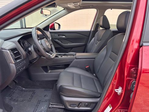 Used 2024 Nissan Rogue SV w/ SV Premium Package FWD image 16