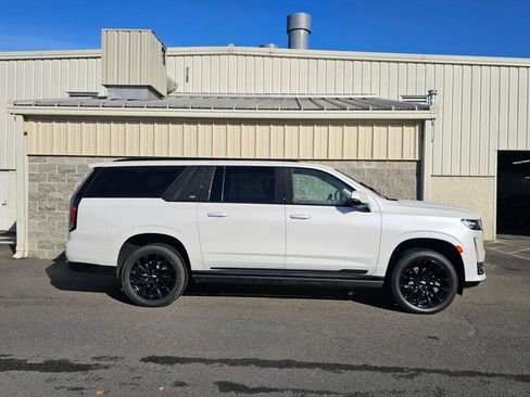 Certified 2023 Cadillac Escalade ESV Sport Platinum image 11