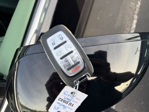 Used 2024 Chrysler Pacifica Touring-L FWD image 32