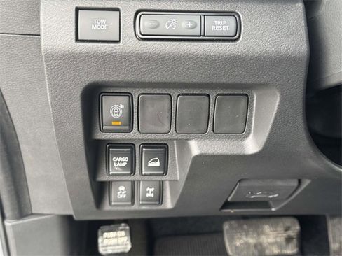 Used 2025 Nissan Frontier PRO-4X image 19