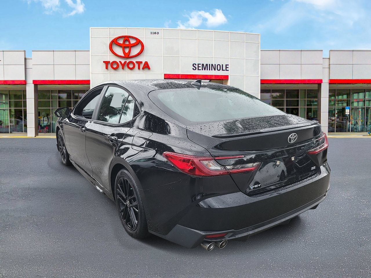 Used 2025 Toyota Camry SE w/ Multimedia Upgrade Package FWD image 4