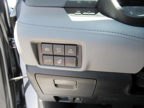 Used 2023 Toyota Highlander Limited FWD image 21