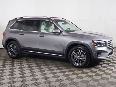 Used 2024 Mercedes-Benz GLB 250 4MATIC w/ Driver Assistance Package image 15
