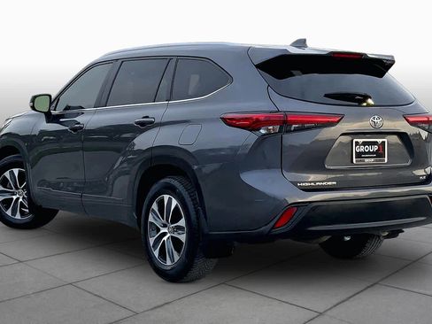Used 2023 Toyota Highlander XLE FWD image 12