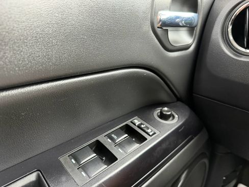 Used 2016 Jeep Patriot High Altitude FWD image 13