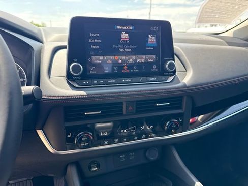 Used 2025 Nissan Rogue SV AWD/4WD image 16