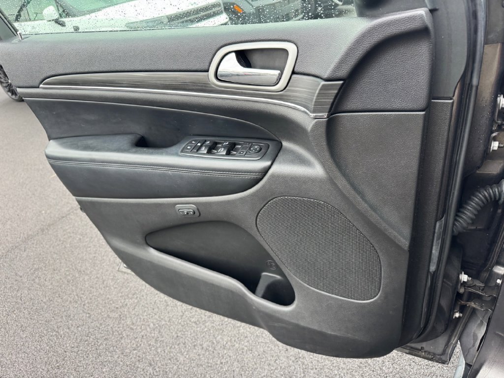 Used 2019 Jeep Grand Cherokee Limited AWD/4WD image 23
