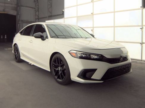 Used 2025 Honda Civic Sport image 2
