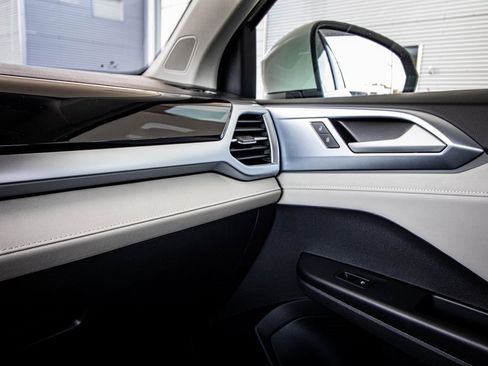 New 2026 Volkswagen Taos SE image 44