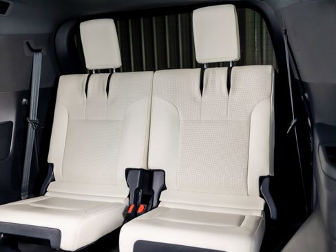 Used 2024 Lexus LX 600 4WD w/ Appearance Package image 25