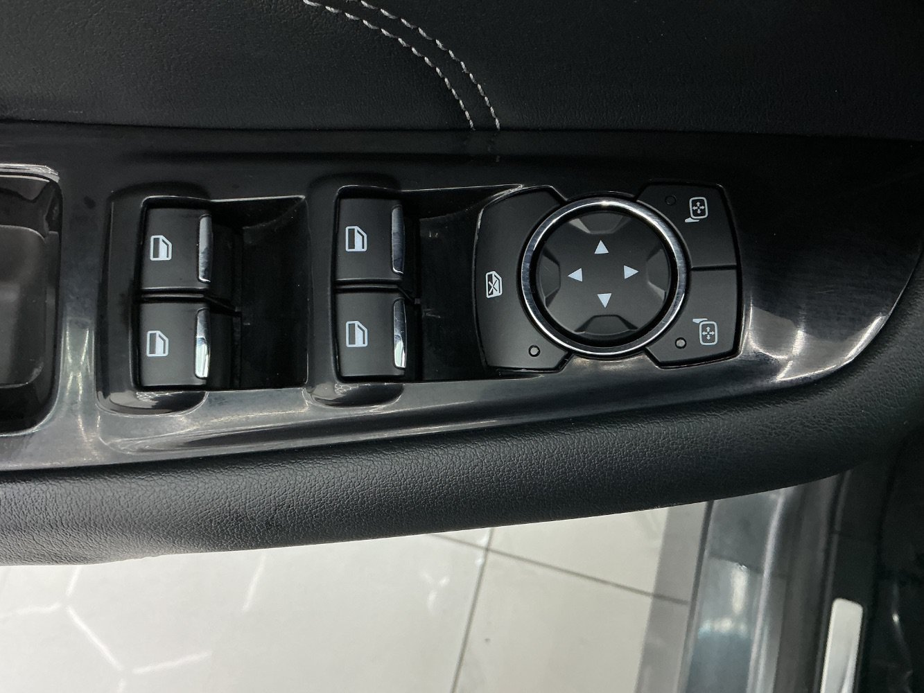 Used 2020 Ford Edge Titanium FWD image 37