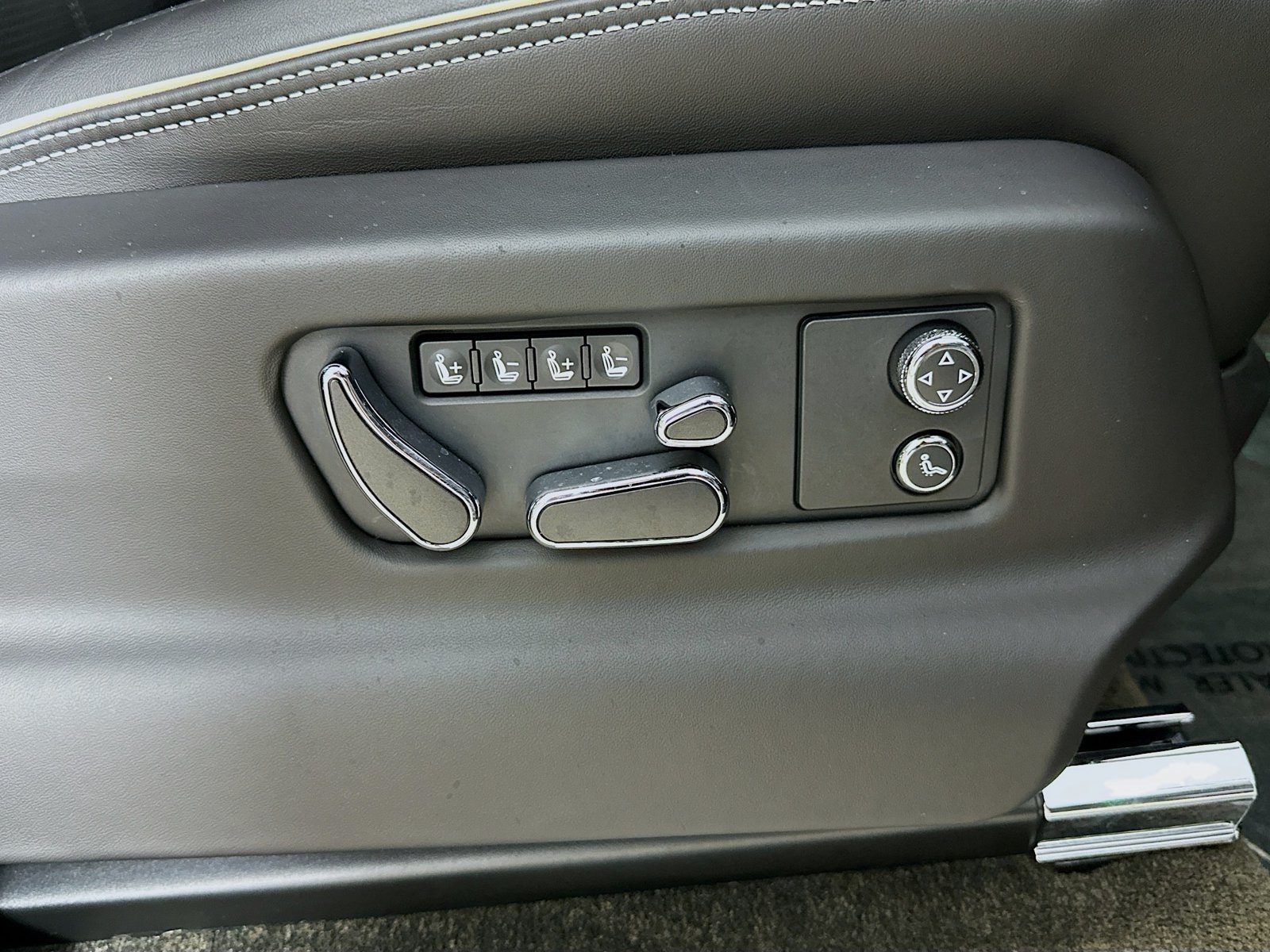 Used 2022 Bentley Bentayga AWD/4WD image 68