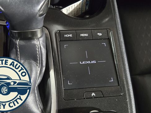 Used 2021 Lexus UX 200 image 17