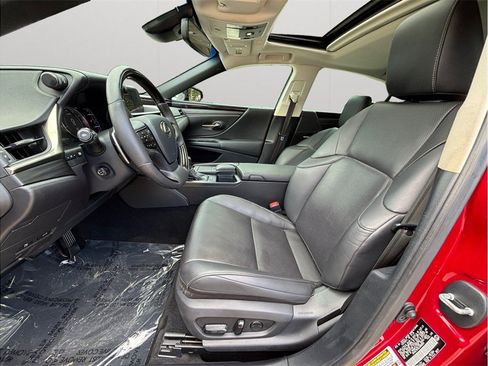 Used 2020 Lexus ES 350 w/ Premium Package FWD image 2