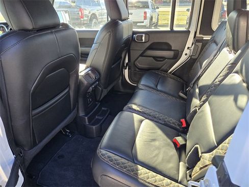 Used 2022 Jeep Wrangler Unlimited Sahara image 32