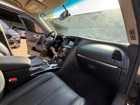 Used 2017 INFINITI QX70 2WD w/ Premium Package image 17