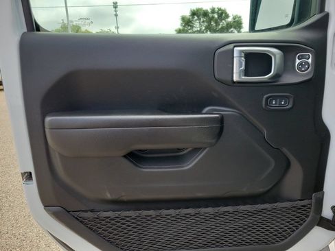 Used 2021 Jeep Wrangler Rubicon AWD/4WD image 13